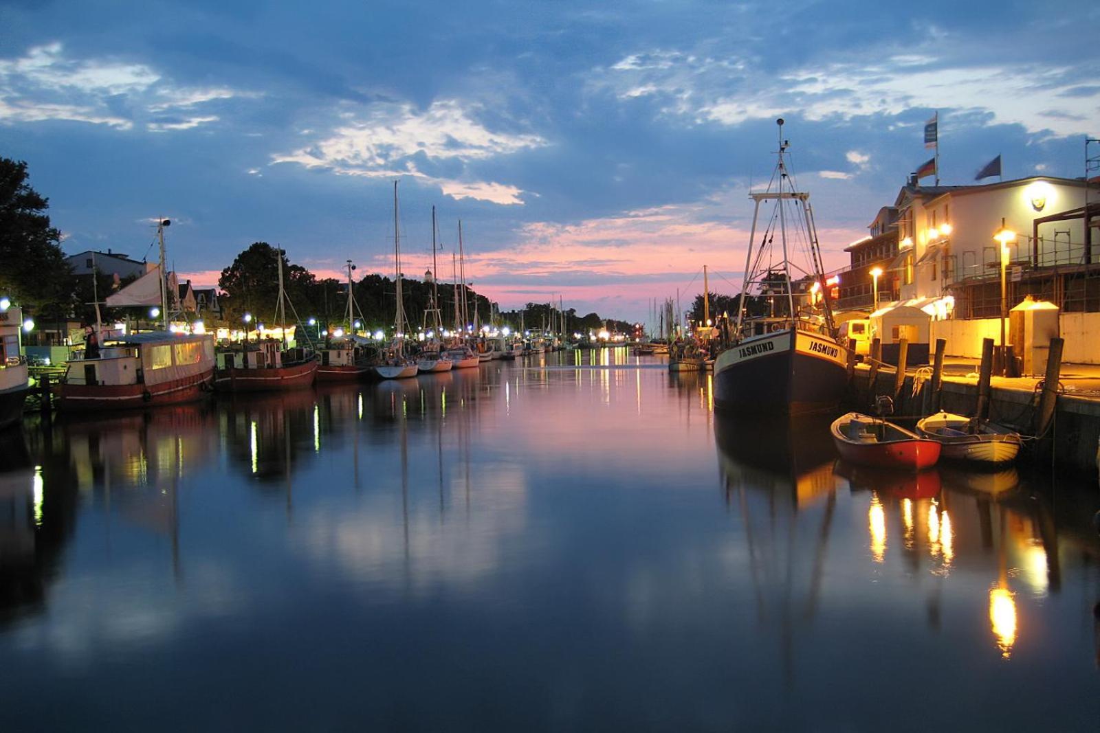 Vormann Jantzen, Direkt Am Leuchtturm Lägenhet Rostock Exteriör bild